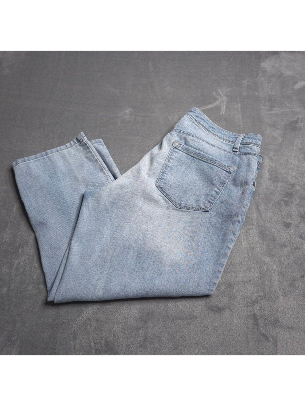 Bandolino Womens Selene Straight Leg Capri Jeans 10 Light Wash Mid Rise Stretch